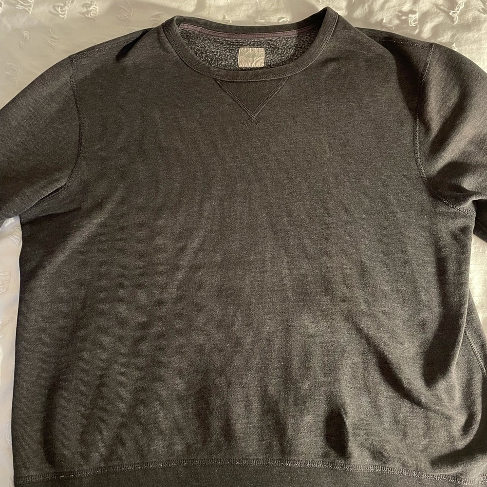 JCrew men’s gray L fleece sweater.